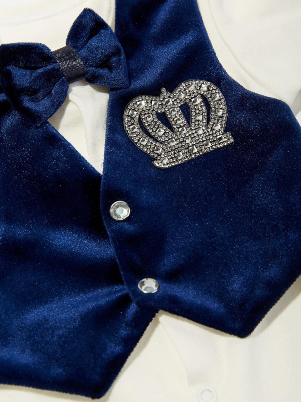Комплект на выписку Luxury Baby Принц комбинезон с синей жилеткой, бабочкой и стразами айвори 56